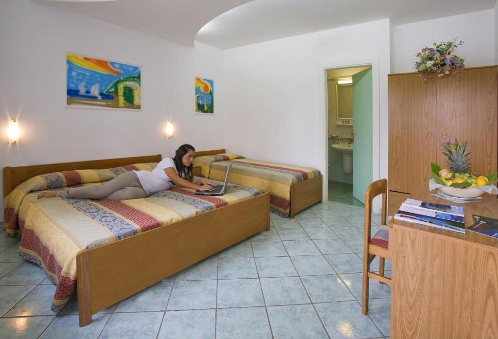 Albergo Villa Hibiscus Forio di Ischia الغرفة الصورة